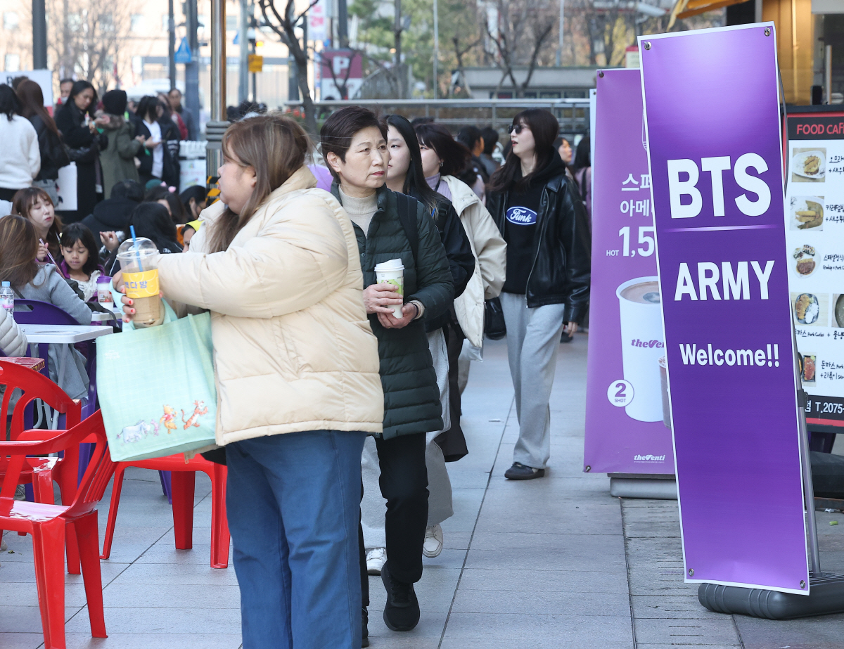 [SC현장]"티켓 없어도 왔어요"…모녀도 함께 찾은 광화문