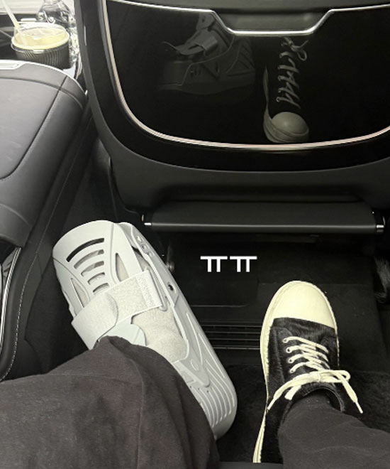 RM, 인대 파열에도 광화문 집념…깁스한 채 직접 그린 '무대 의지'