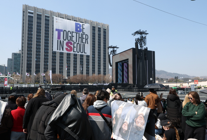 [SC현장]"원래 아미들은 질서 잘 지켜요"…BTS 공연, 26만 인파 속 '초대형 안전'