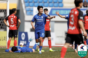 '김지현 또또 결승골'→'김준홍 선방쇼' 수원 삼성, 지는 법 잊었다…김해 3-0 제압 '개막 4연승'(종합)