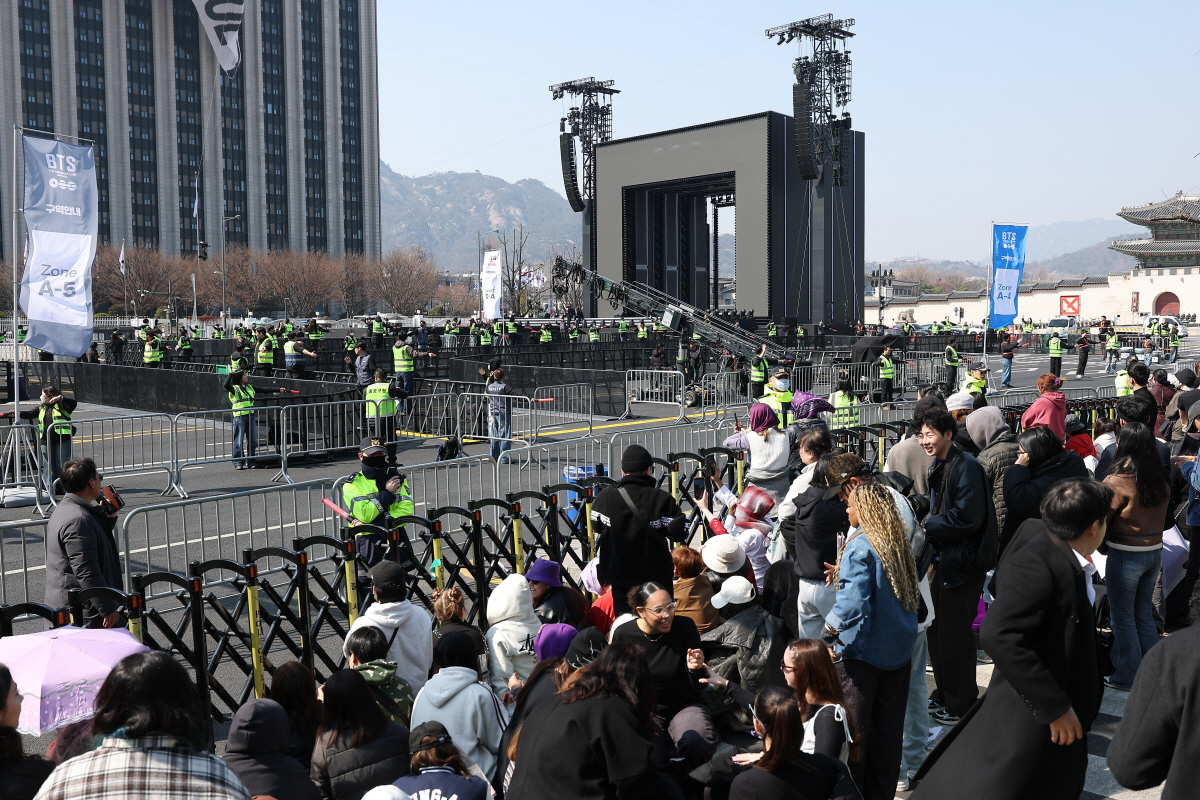 故설리 친오빠, BTS 광화문 공연 공개 저격…"공연할 곳 없는 것도 아…