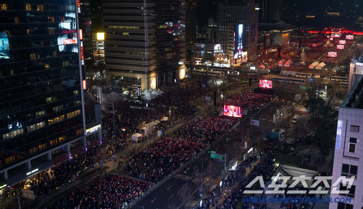 "이제 겨우 시작"…BTS, 두려움 이겨낸 광화문 공연 'BTS 2.0'…