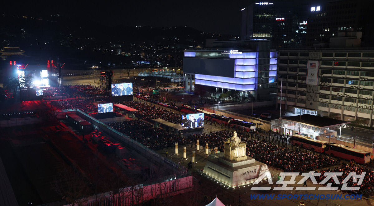 "이제 겨우 시작"…BTS, 두려움 이겨낸 광화문 공연 'BTS 2.0'…