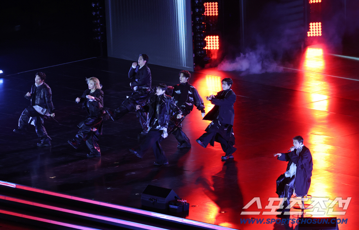 BTS RM, 10만 모인 광화문 공연에 공식 사과 “불편 참아준 시민·…