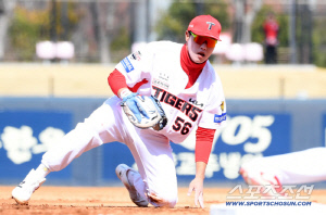 'KIA 최대 고민' 단장 사과까지 했는데, 왜 붙박이 쉽지 않나…