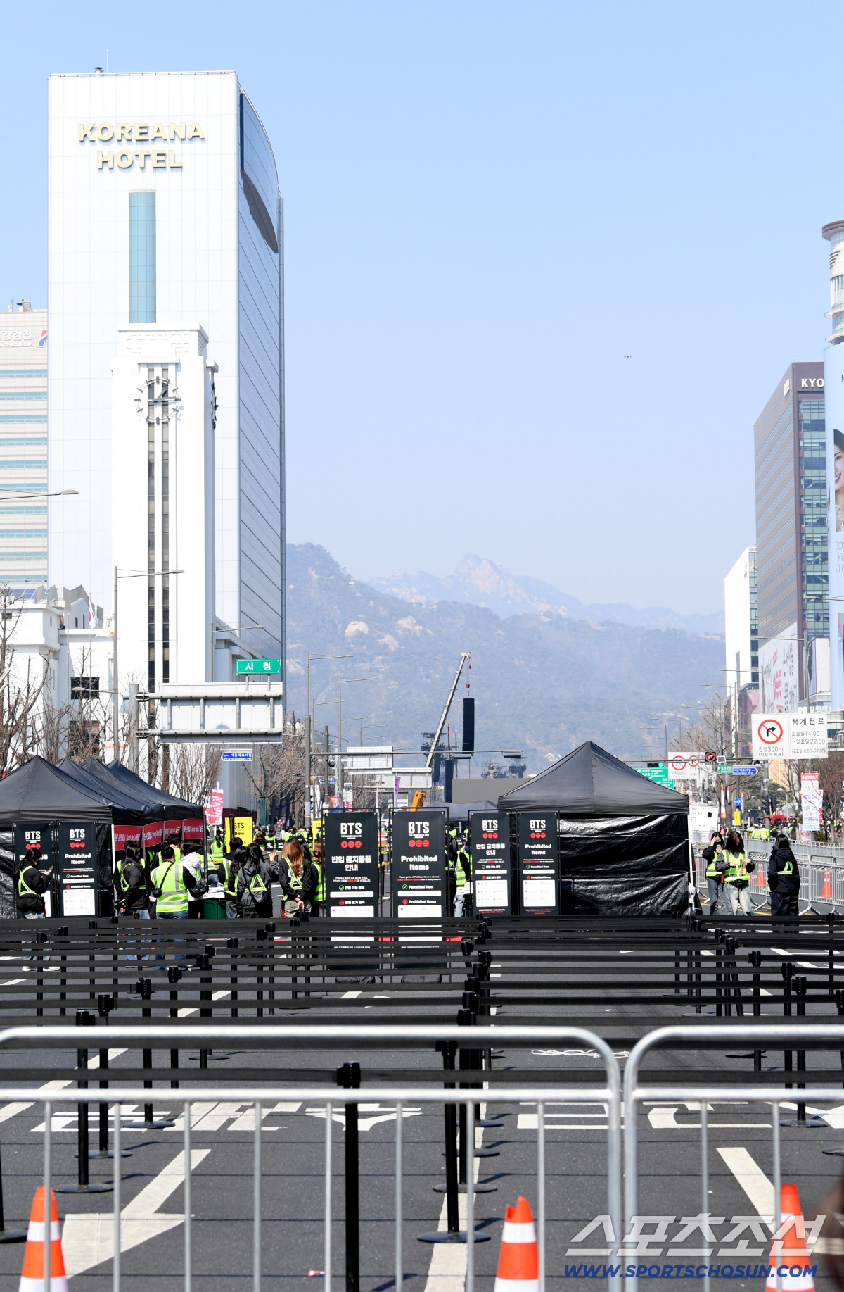 [SC현장]BTS '세기의 컴백', 왜 무사고였나…질서·통제가 만든 광화…