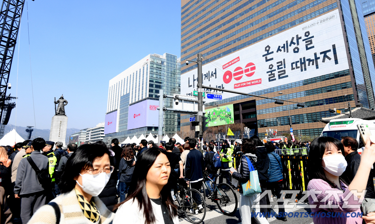 [SC현장]BTS '세기의 컴백', 왜 무사고였나…질서·통제가 만든 광화…