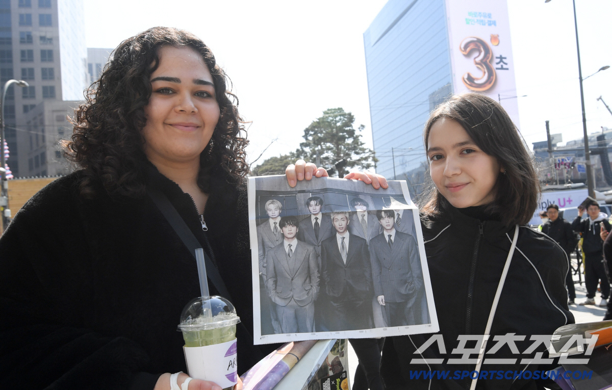 [SC현장]"티켓 없어도 왔다"…BTS 귀환에 보랏빛 광화문