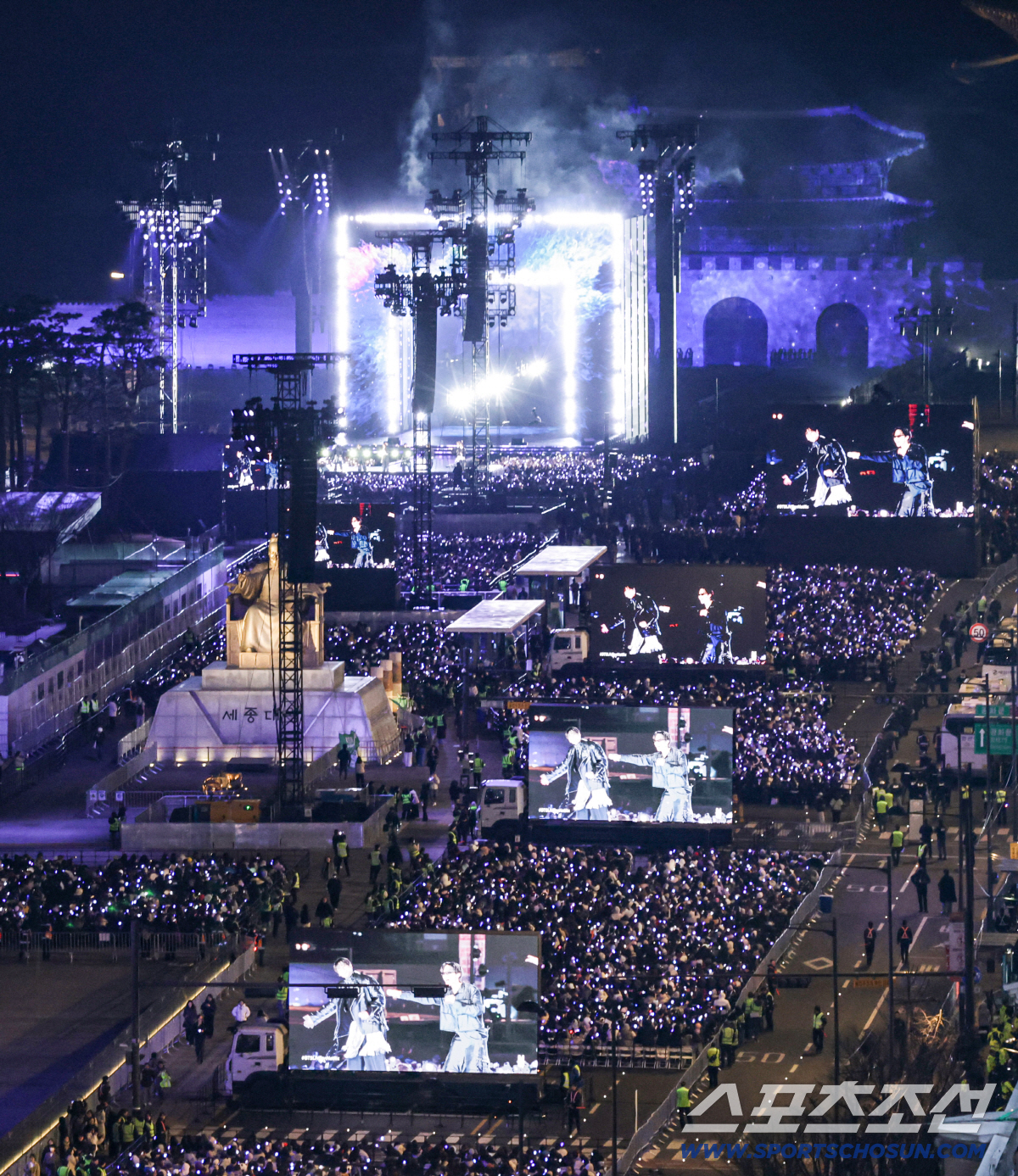 [SC현장]"티켓 없어도 왔다"…BTS 귀환에 보랏빛 광화문