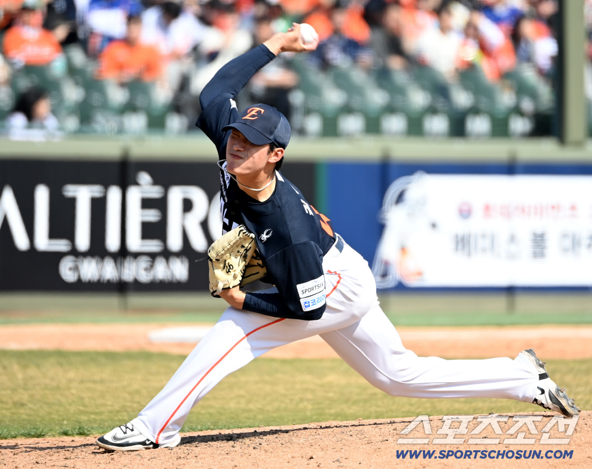 70G 불펜 줄이탈? 'ERA 1.80' 150km 투수 등장했다…'청주…
