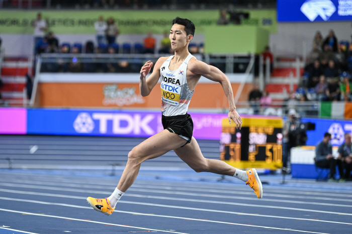 '스마일 점퍼' 우상혁, 2m26 뛰며 2026년 세계실내선수권 '동메달'...대회 4회 연속 메달 행진