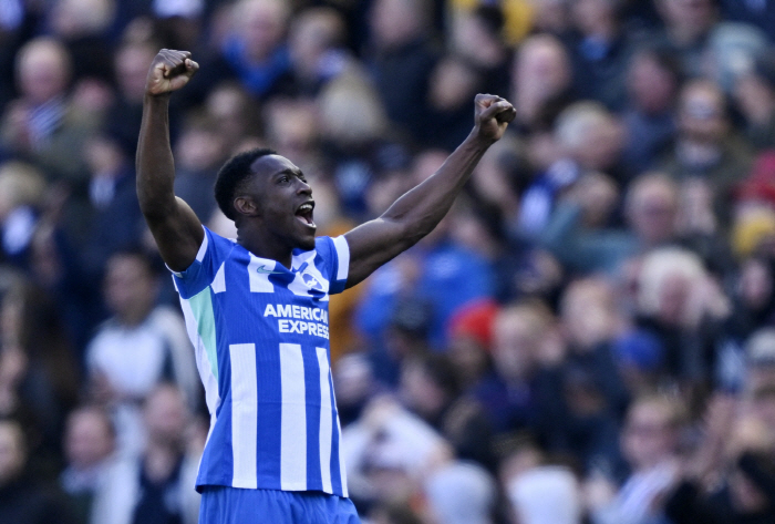 "손흥민, EPL 너무 빨리 떠났네" 맨유 출신 36세 백전노장, 10살 동생들과 당당히 경쟁…리버풀전 멀티골→12골 '커리어 하이'