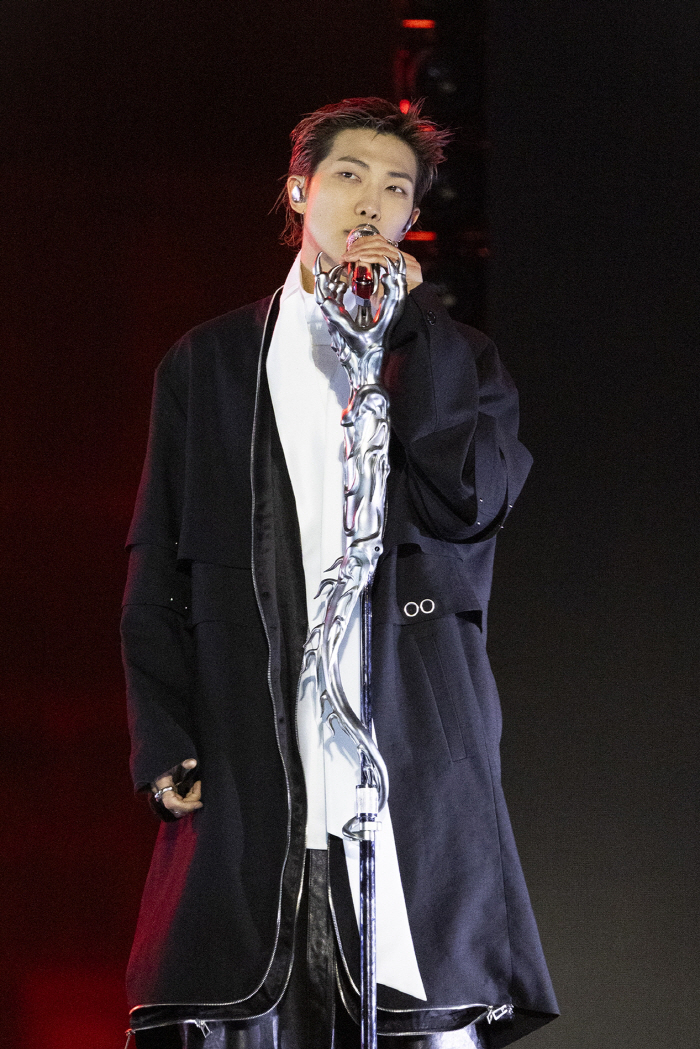 방탄소년단 RM, 공연 직후 사과…"광화문 상인·직장인, 죄송…배려 잊지 않겠다"[전문]