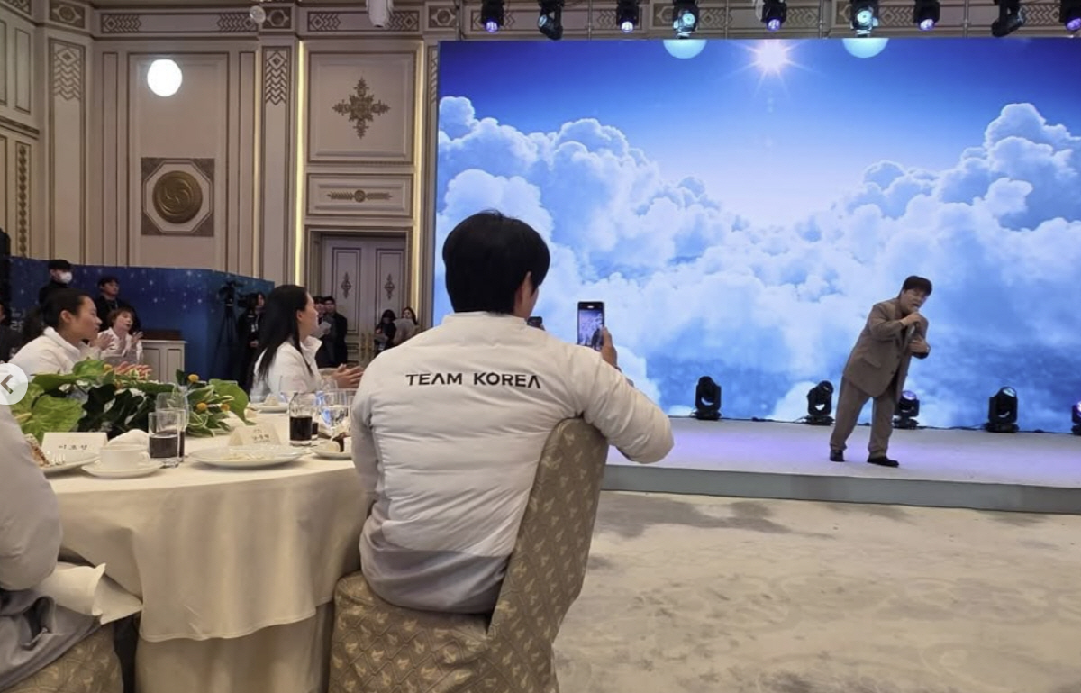 '청와대 간 스마일리 金윤지' 이재명 대통령,패럴림픽 국대 오찬 격려..…