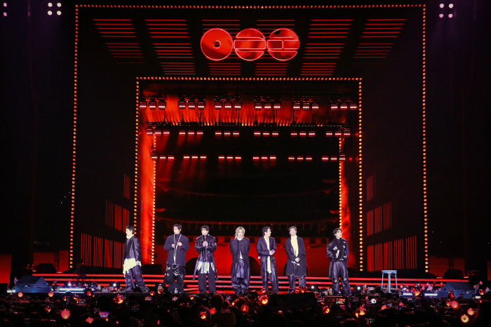 [종합]BTS 광화문 컴백, 무사고였지만…RM·하이브 나란히 사과