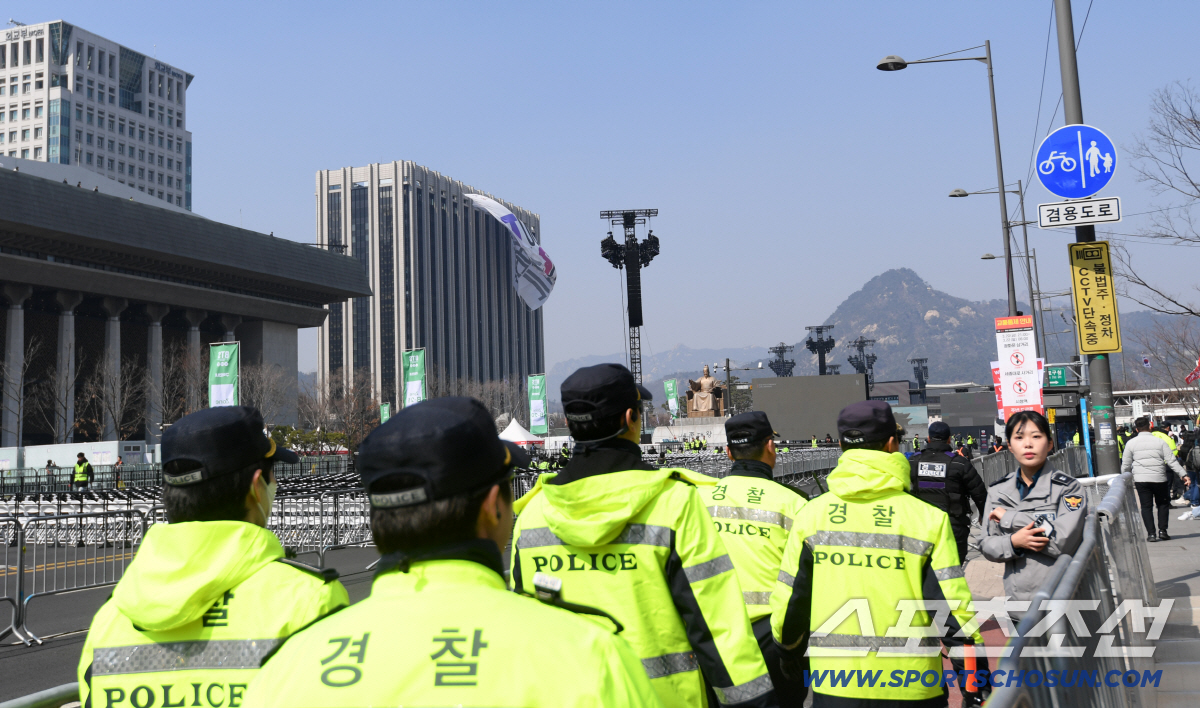 [종합]BTS 광화문 컴백, 무사고였지만…RM·하이브 나란히 사과