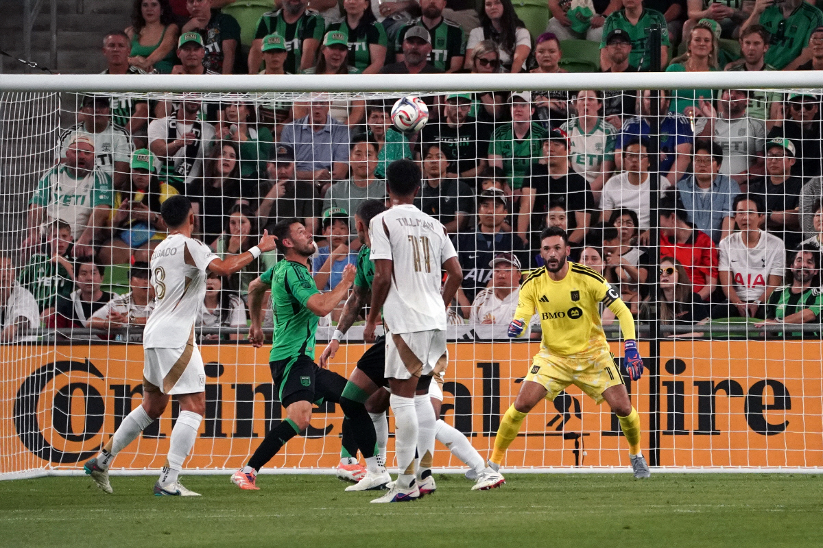 '스피드가 예전만 못하다' 최전방 복귀한 손흥민, 또 다시 침묵 '8경기…