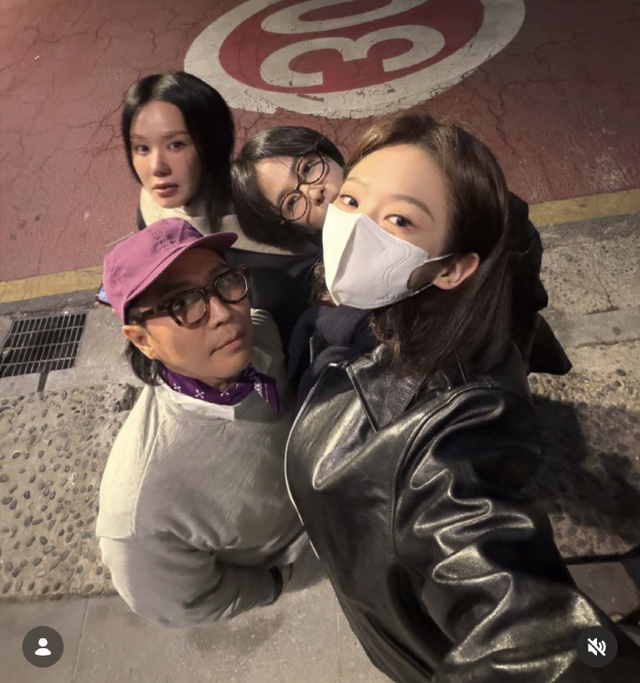 송혜교, 확 달라진 얼굴..실제로 보면 중학생? 동안 미모 놀랍네