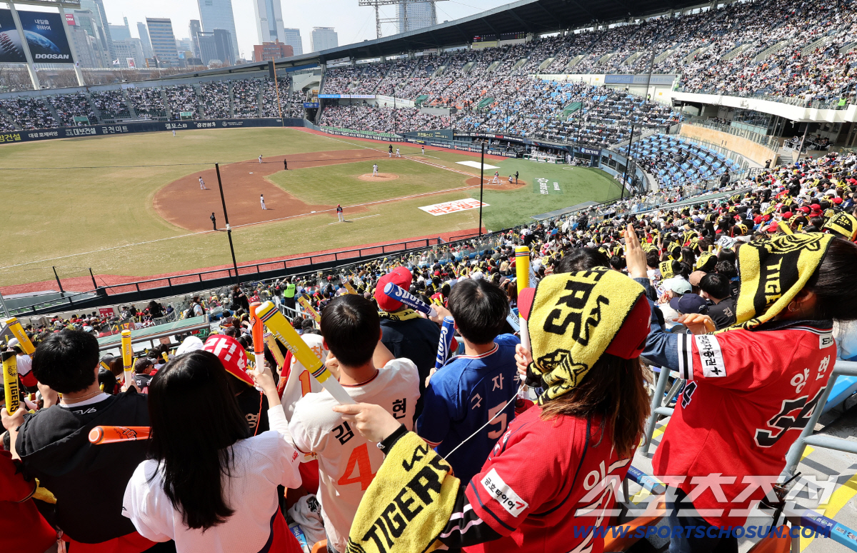 '역대 최다 관중 신기록' 두산, 1200만 관중 흥행 계속되나[잠실 레…