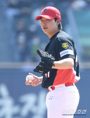 '와 0대0' KIA-두산 무실점 릴레이 역투 미쳤다…'매진' 두산 구단 신기록 작성[잠실 리뷰]