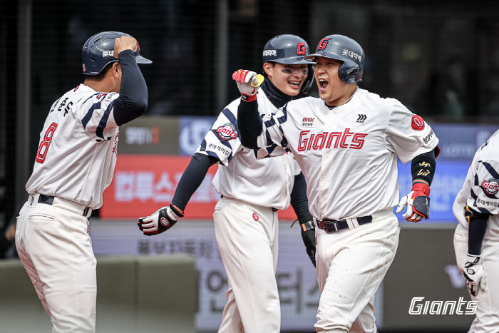 '유강남 연타석포 → 4홈런 폭발' 승률 9할 육박 롯데, 한화 2연전 …