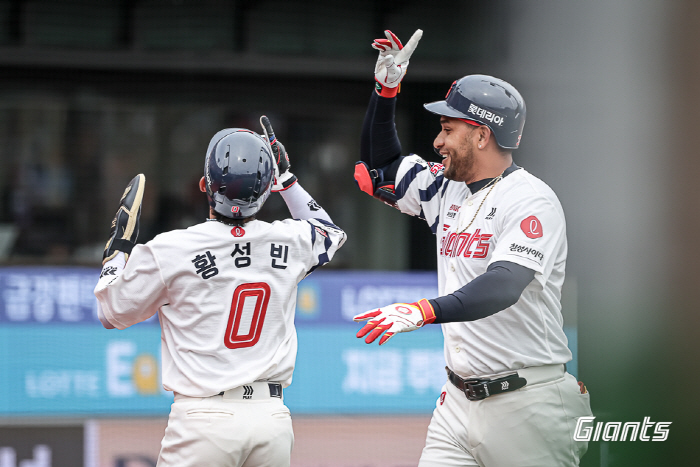 '유강남 연타석포 → 4홈런 폭발' 승률 9할 육박 롯데, 한화 2연전 …