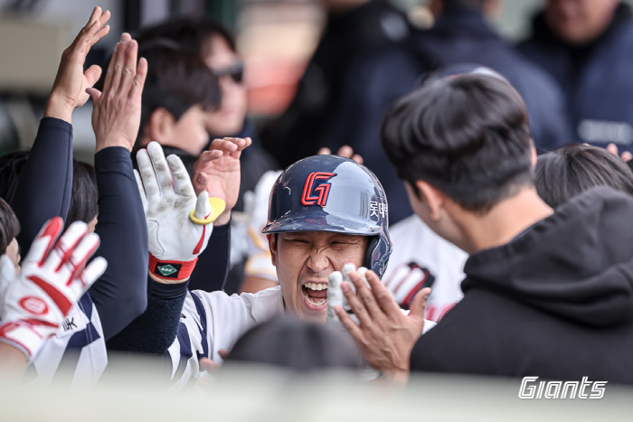 '유강남 연타석포 → 4홈런 폭발' 승률 9할 육박 롯데, 한화 2연전 …
