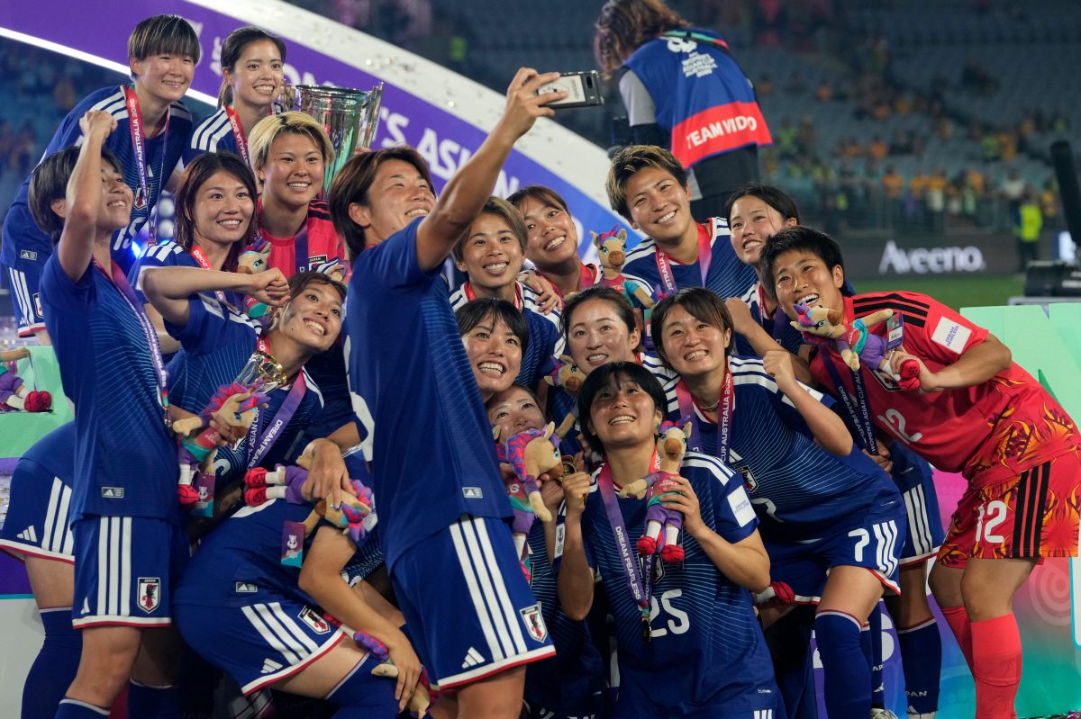 "7만4397명 역대 최다관중X日 36세 구마가이 리더십" 이웃 일본의 …