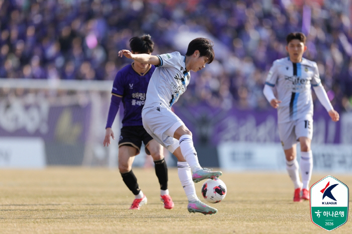 5경기 만에 2026년 첫 승 신고! '무고사 결승골' 인천, '10명'…
