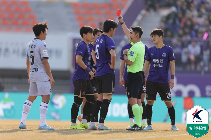 5경기 만에 2026년 첫 승 신고! '무고사 결승골' 인천, '10명'…