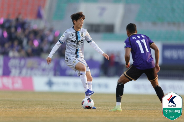 5경기 만에 2026년 첫 승 신고! '무고사 결승골' 인천, '10명'…