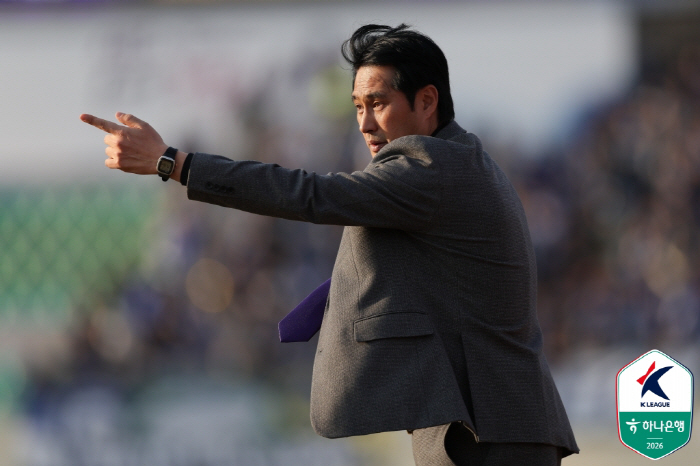 5경기 만에 2026년 첫 승 신고! '무고사 결승골' 인천, '10명'…