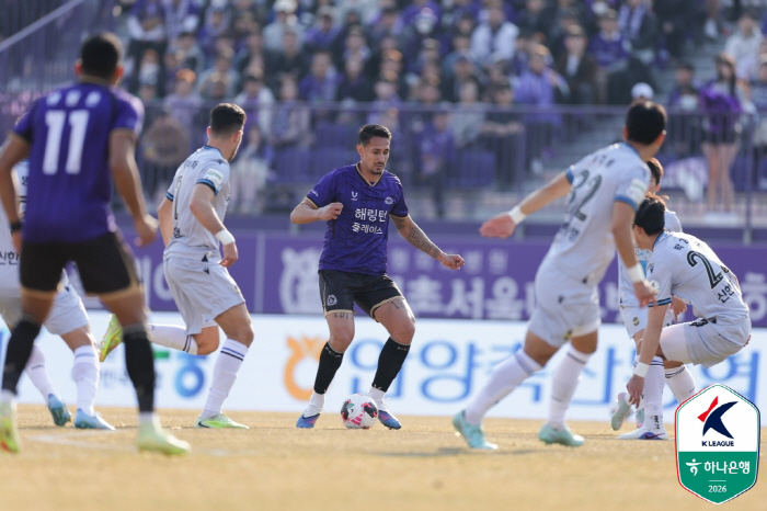 5경기 만에 2026년 첫 승 신고! '무고사 결승골' 인천, '10명'…