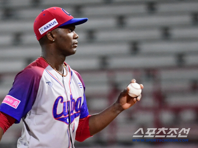 개막 5일전인데? '김도영 만루포' 그 투수, 우승 이끈 MVP가 실종됐다…소속팀도 사실상 '포기'