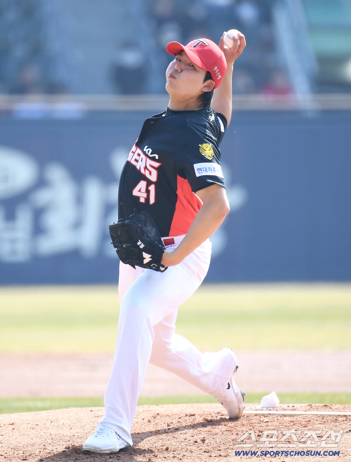 "데드볼 맞춘다" 살벌한 경고, 80억 이적생 얼렸다…KIA 5선발, 또…