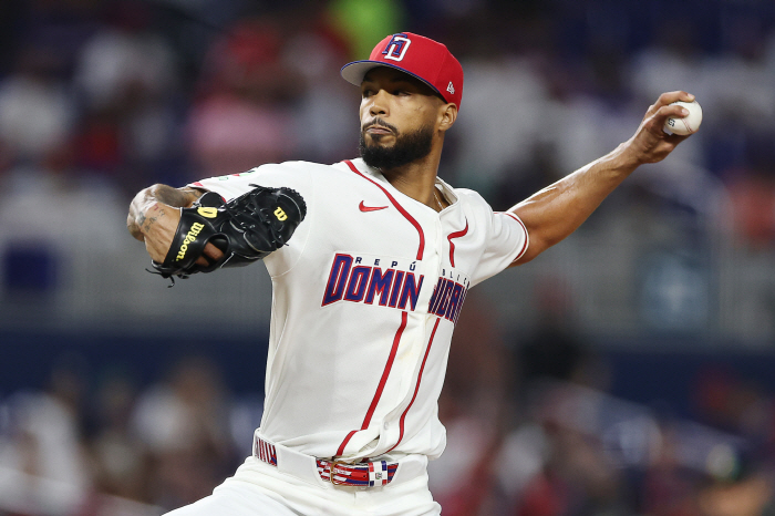 한국 타선 KKKKKKKK 잠재우더니…'6년 1611억' 초대형 잭팟 터졌다! "에이스로 공인했다"