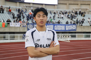 'K리그2 최연소 출전' 기록 세운 '아들' 안주완의 데뷔전을 벤치에서 지켜 본 '아빠' 안성남 코치 