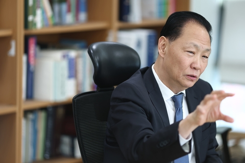 [삶] "한국, 생존위해 핵무장 불가피…동북아 대부분 국가가 핵무기"