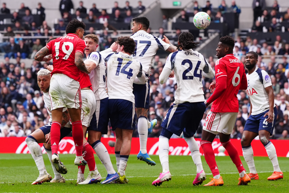 올해의 탈출상은 손흥민! '무무패패무무패패패패패무패' 토트넘, SON 없…