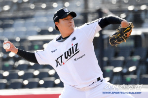 150㎞ 필승조를 '나이 탓'으로 버리다니…100억 FA 대신 '4G 무실점' 철벽 뒷문 → '연봉 3억' 보상신화 정조준