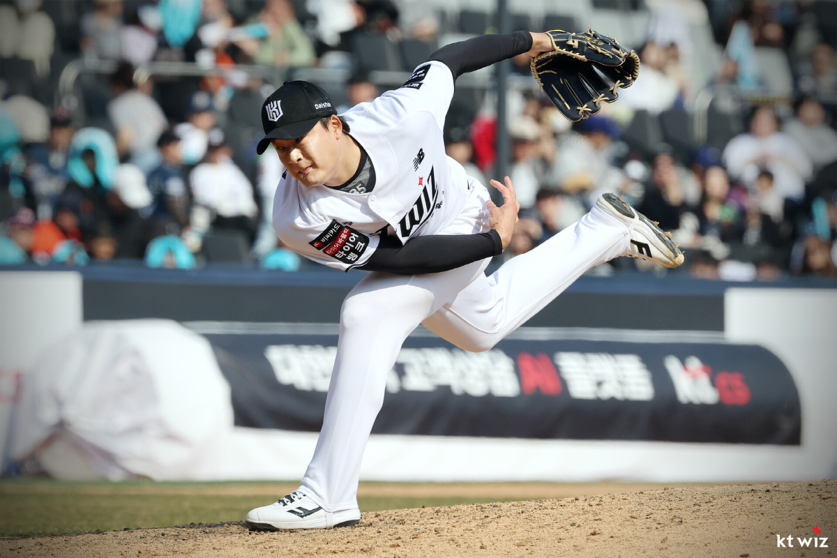 150㎞ 필승조를 '나이 탓'으로 버리다니…100억 FA 대신 '4G 무…