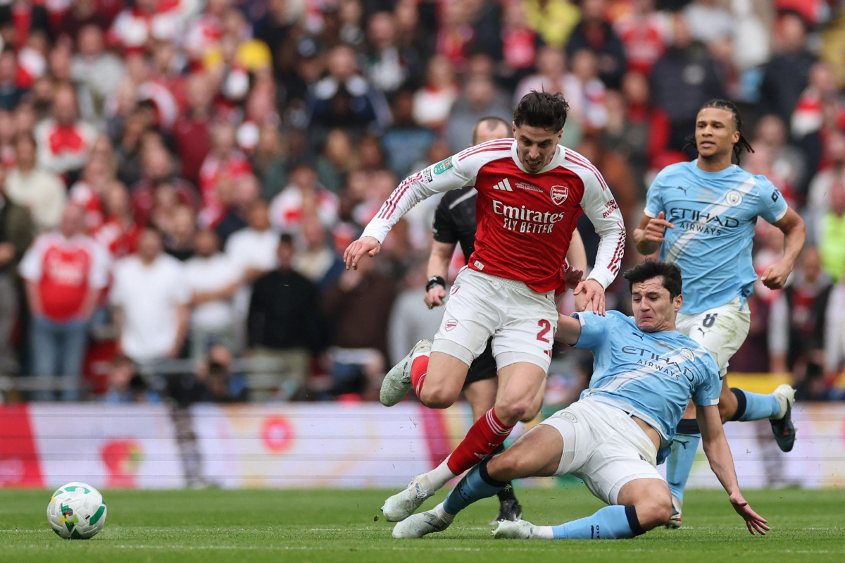 "손흥민, 이강인도 당했다" 맨시티의 우즈벡 DF, 카라바오컵 우승 후 …