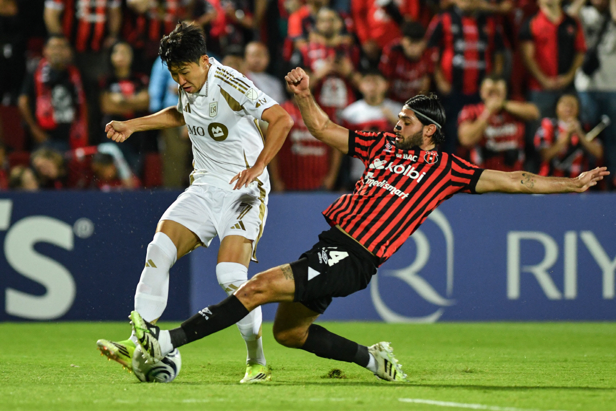 손흥민 장점 다 죽였다, 최악의 전술...LA FC 팬심 끝내 폭발 "멍…