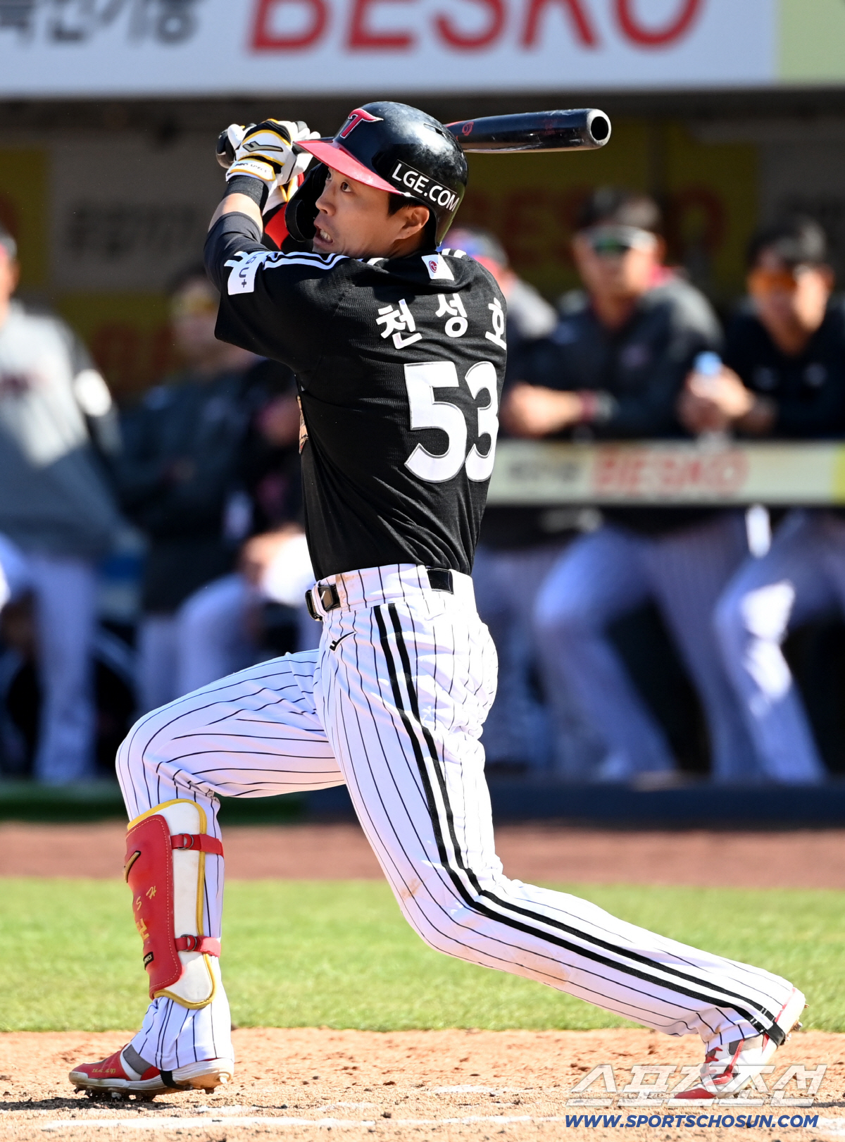 잠실 안쓰니 터진 '미친' 장타력. 홈런 1위라니... 유망주들이 치니 …