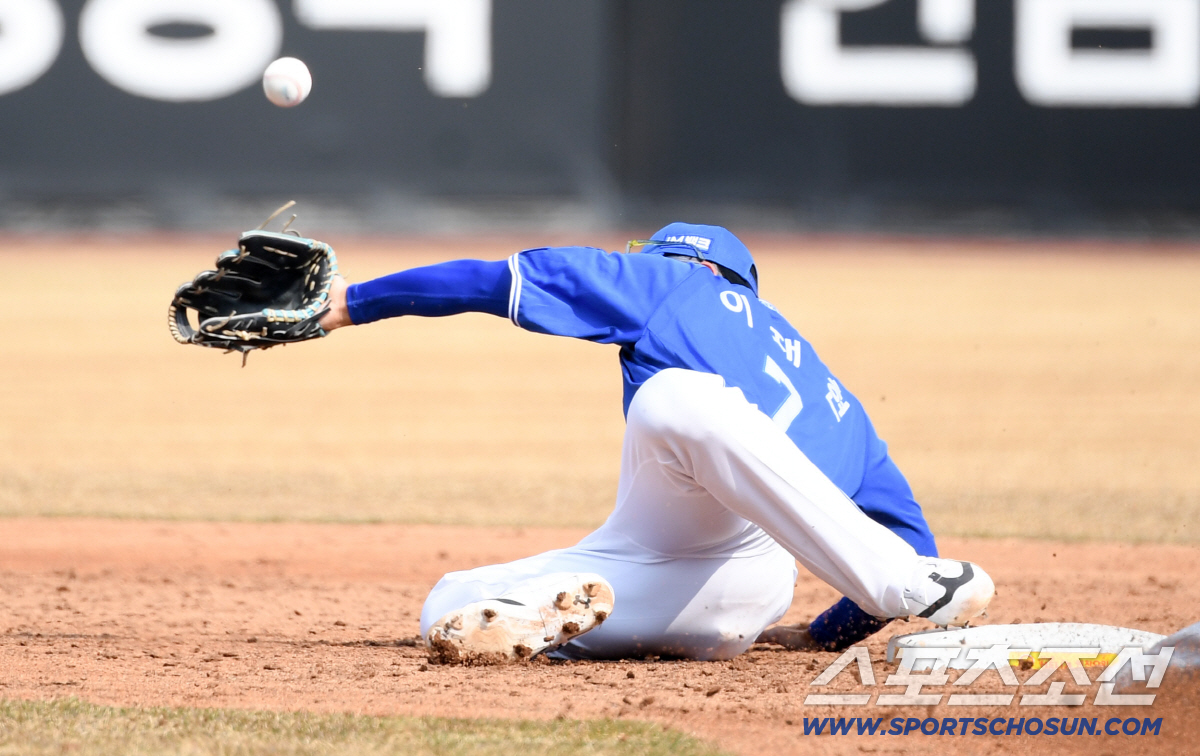 '홈런치는 톱타자' "시야도 궤도도" 모든 것이 바뀌었다...AG 국대 …