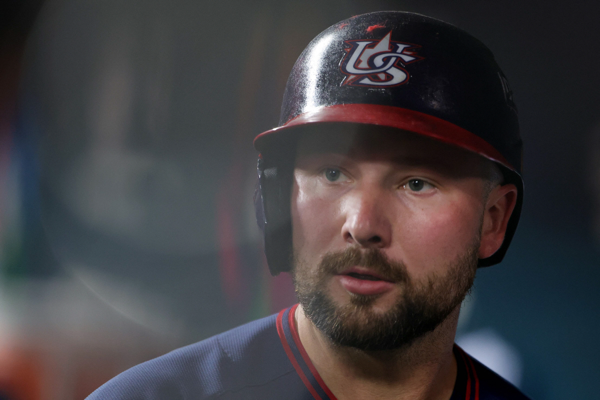 이번엔 공식적으로! 고개 또 숙인 막말 투척자, "그와는 형제고 사랑한다…