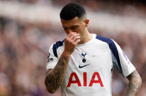 손흥민 너무 슬프겠다...'10년 헌신' 토트넘 처참하게 와르르, SON 벽화 앞 응원도 무용지물, 2부 강등 초대형 위기 현실로