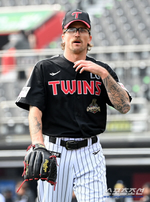 '5이닝 버티기 힘드네' 부산사나이 공백 메울수 있나?…검증된 '아쿼' 웰스, 2번째 등판 어땠나 [잠실리포트]