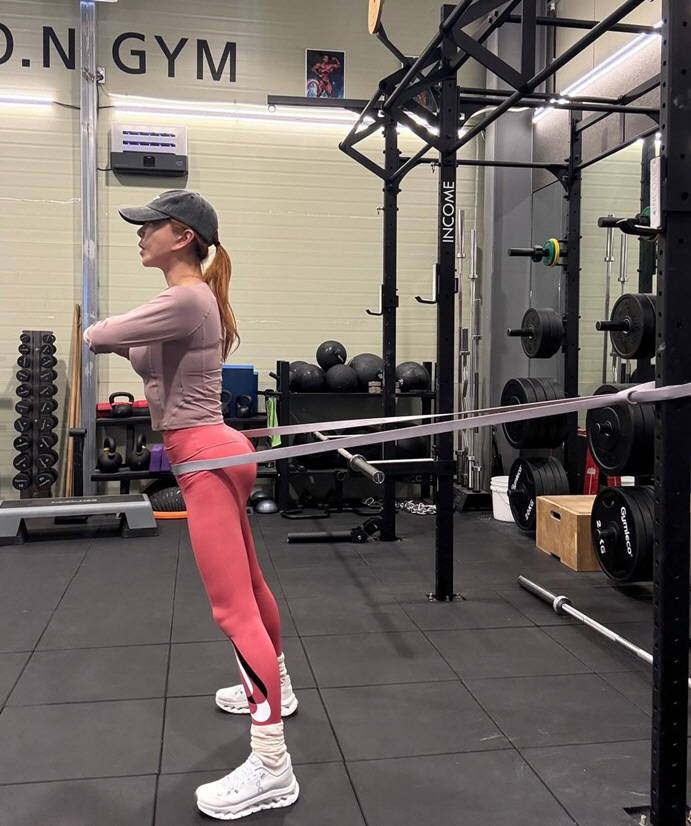 '45세' 슈, 레이저 받고 몸매까지 잡았다..초밀착 S라인 '관리 끝판…