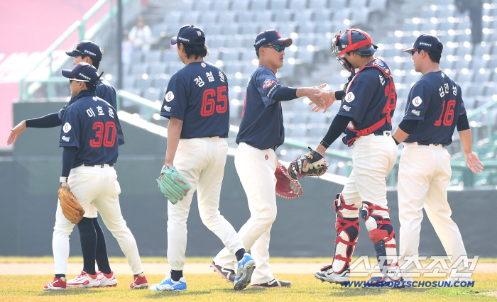쿄야마 영점 잡고, 신윤후 홈런까지...살벌한 '봄의 롯데' 과학이냐, 운이냐